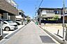 外観：～物件の西側前面道路（南側から）～■『有岡小学校』徒歩7分！■『関西スーパーアリオ店』徒歩13分！■『ビバ伊丹』徒歩14分！■『南中学校』徒歩19分［2026年7月10日撮影］