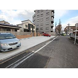 石渡邸前駐車場