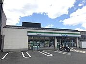ファミリーマート 京都薬科大学前店（528m）