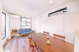 駅近に佇む重厚感あるファサードの邸宅