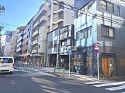 前面道路もゆとりがあり開放感のある物件でございます
