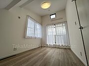 主寝室にもおすすめのゆとりある洋室。