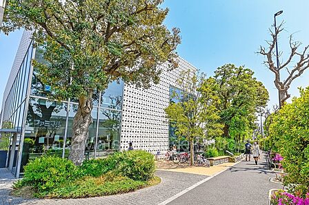 代官山 蔦屋書店 のSHARE LOUNGE(シェアラウンジ)は代官山でアクセス便利な時間制カフェラウンジ&コワーキングスペースです。