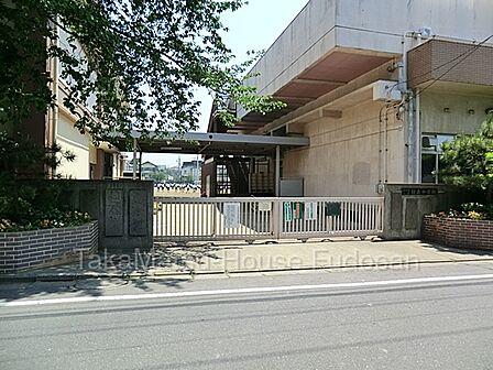 弦巻中学校まで徒歩22分