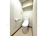 トイレ：洗練されたロータンクトイレです。
