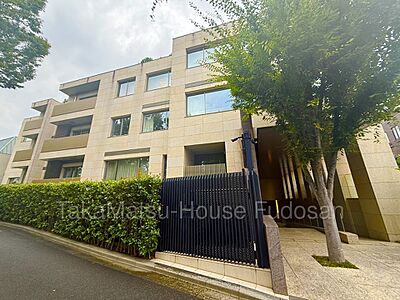外観:重厚感のある外観デザイン 外観:重厚感のある外観デザイン