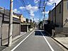 外観：前面道路は約5.3M有り、交通量も少なく安心です。