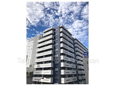 外観:池尻大橋駅徒歩7分の大型マンションです。コンビニも併設されており、日々のお買い物も容易です。 外観:池尻大橋駅徒歩7分の大型マンションです。コンビニも併設されており、日々のお買い物も容易です。