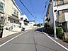 その他：広い公道に接道しており、車の出し入れも容易に行えます。
