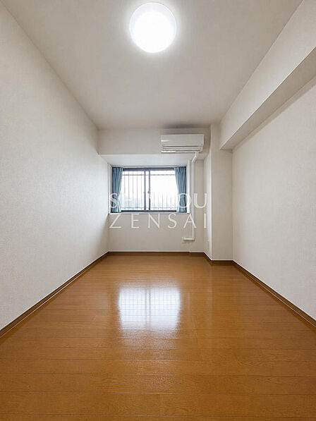 洋室(1)　約7.2帖　＊ＣＧ加工写真（実際は居住中につき家具等ございます） 