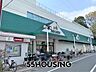 周辺：マルエツ東門前店 徒歩8分。 598m