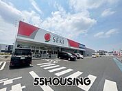 ドラッグストアセキ久喜中央店 徒歩7分。 540m