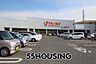 周辺：ヤオコー伊奈店 徒歩17分。 1350m