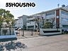周辺：春日部市立飯沼中学校 徒歩13分。 1040m