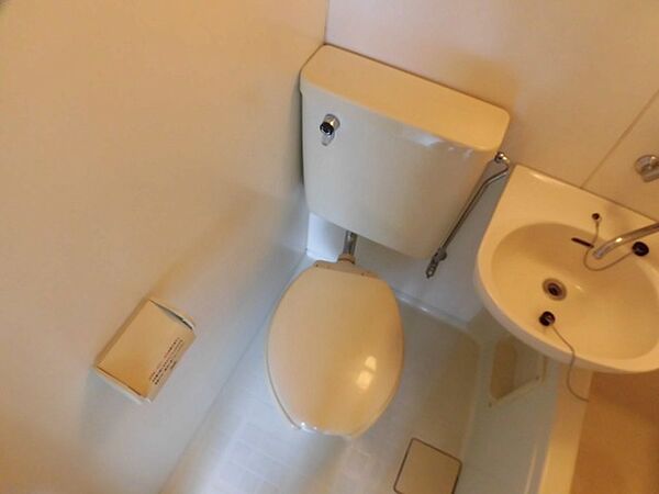 画像14:ユニットバス内のトイレです