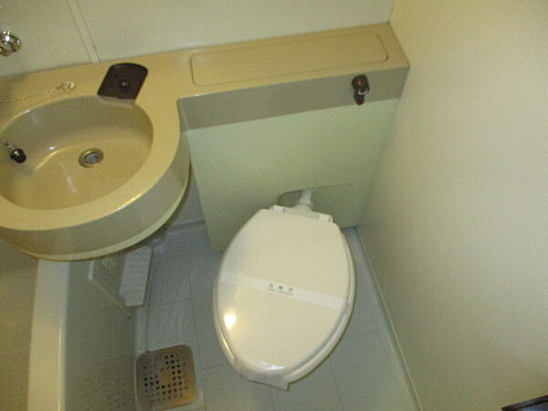 画像9:ユニットバスのトイレはお掃除が楽にできます