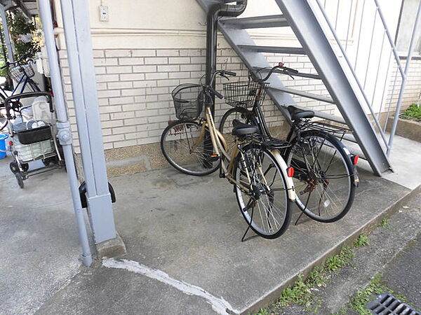 画像5:敷地内の自転車が置いてある場所です。