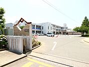 宗像市立赤間小学校（649m）