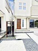 ■ 家族とゲストをやさしく迎える、心温まる玄関