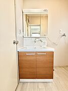 ■明るい洗面所は毎朝の歯磨きも楽しくできちゃいそうです♪