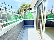 ■ 心地よい風と光を感じる、くつろぎのバルコニー