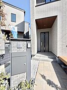 9号棟  ■ シンプルで美しく、住まいの第一印象を彩る玄関です