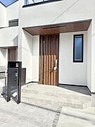 2号棟  ■ 心地よい暮らしへとつながる、温かい玄関