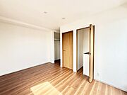 ■シンプルな空間で、収納付きベッドやデスクなど、多機能な家具を活用しやすいです
