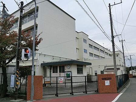 小学校 1040m 横浜市立川和小学校