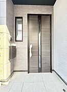 1号棟  ■ 家族とゲストをやさしく迎える、心温まる玄関