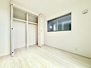2号棟  ■窓の配置や通気性の良い設計で部屋の空気がこもらず、常に新鮮な空気が流れます