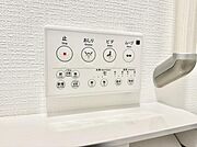 ■温水洗浄で快適、清潔感が保たれるシャワートイレ