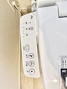 ■温水洗浄で快適、清潔感が保たれるシャワートイレ
