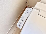 ■温水洗浄で快適、清潔感が保たれるシャワートイレ