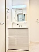 ■明るい洗面所は毎朝の歯磨きも楽しくできちゃいそうです♪