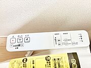 ■温水洗浄で快適、清潔感が保たれるシャワートイレ