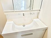 ■細かい部分まで洗いやすく便利なハンドシャワー付き