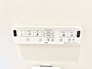 ■温水洗浄で快適、清潔感が保たれるシャワートイレ