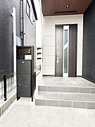2号棟  ■ シンプルで美しく、住まいの第一印象を彩る玄関です