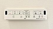 ■温水洗浄で快適、清潔感が保たれるシャワートイレ