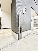 1号棟  ■屋外シャワー付き！サーフィンやアウトドア後の汚れもサッと流せます