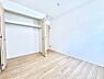 室内：1号棟  ■落ち着いた色合いのお部屋で穏やかな時間を楽しめます