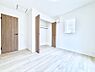 室内：2号棟  ■落ち着いた色合いのお部屋で穏やかな時間を楽しめます