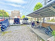 ■敷地内に駐輪場を完備しており、自転車の利用もスムーズです