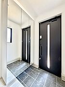 2号棟  ■ シンプルで美しく、快適な暮らしの入り口
