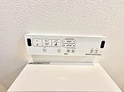■温水洗浄で快適、清潔感が保たれるシャワートイレ