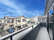 ■ 心地よい風と光を感じる、くつろぎのバルコニー
