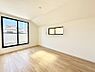 室内：1号棟  ■落ち着いた色合いのお部屋で穏やかな時間を楽しめます