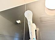 ■温水洗浄で快適、清潔感が保たれるシャワートイレ