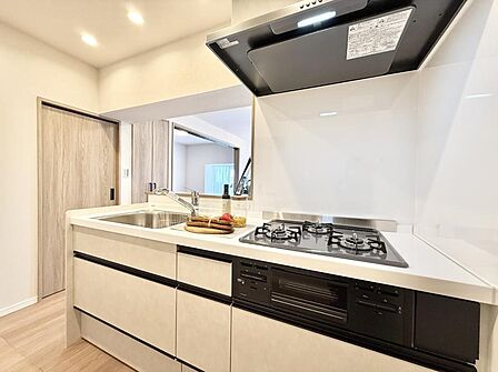 ■シンプルで機能的、毎日使いやすいキッチン